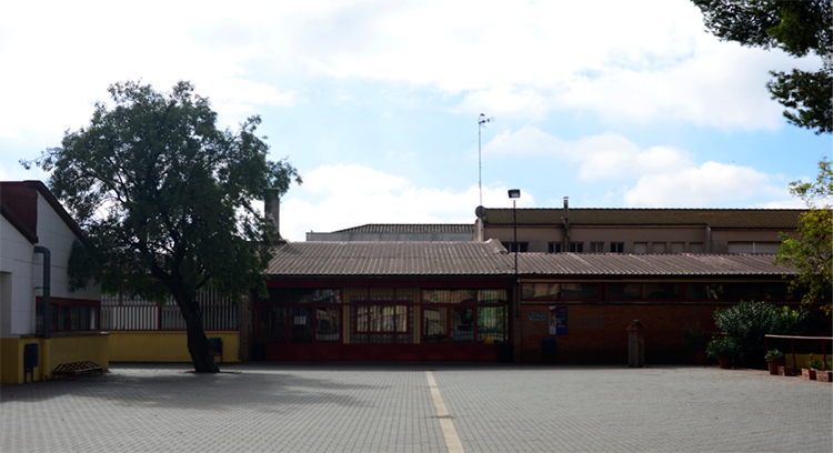 outside-spanish-school